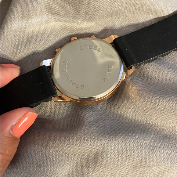 Women’s Watch - Picture 6 of 6